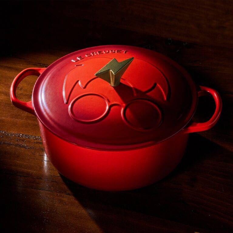 le-creuset-harry-potter-signature-round-dutch-oven-3