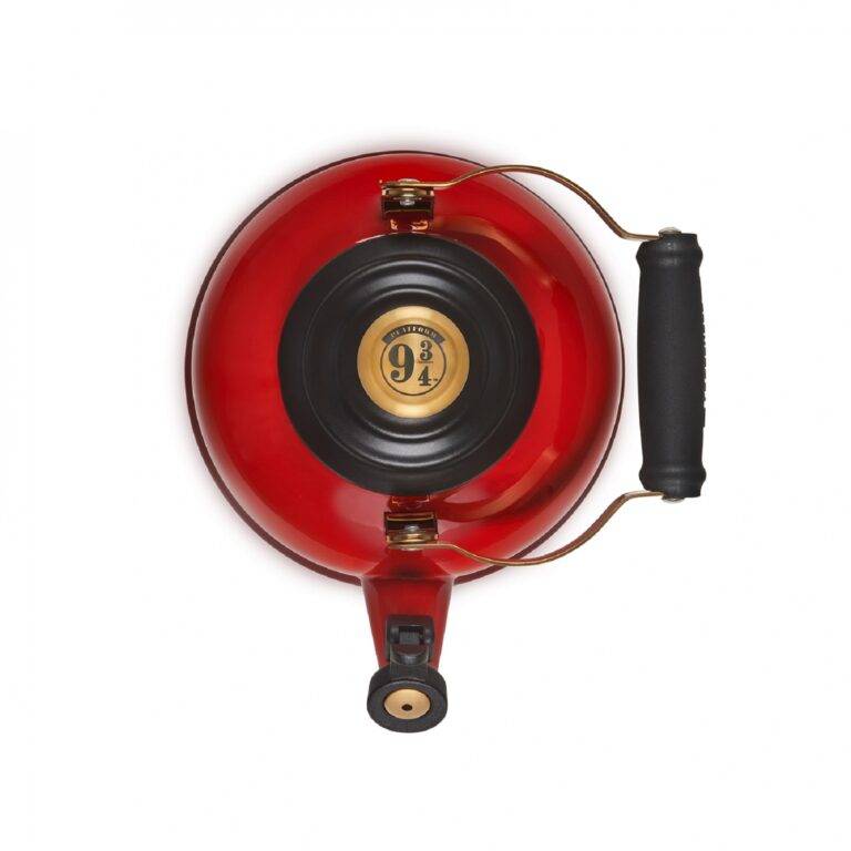 le-creuset-hogwarts-express-kettle-3