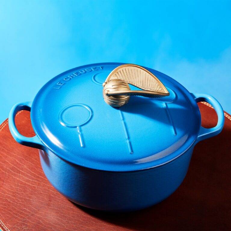 le-creuset-quidditch-signature-round-dutch-oven-4